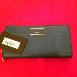 Tumi Sinclair self zip around continental